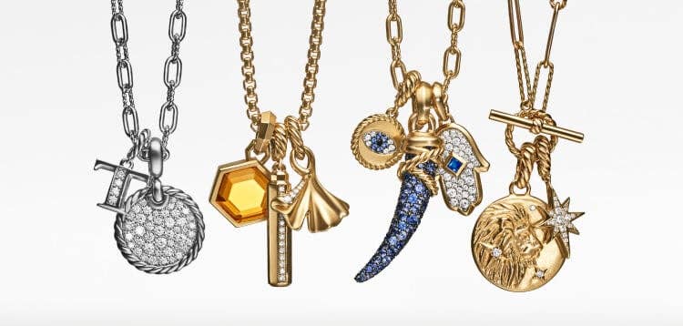 Découvrez les pendentifs et amulettes David Yurman pour femme.