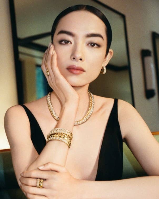 Fei Fei Sun porte des bijoux David Yurman Crossover Trio.