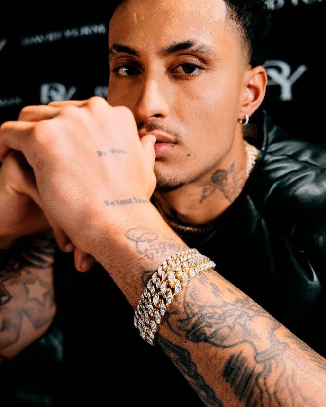 Kyle Kuzma wearing David Yurman curb chain.