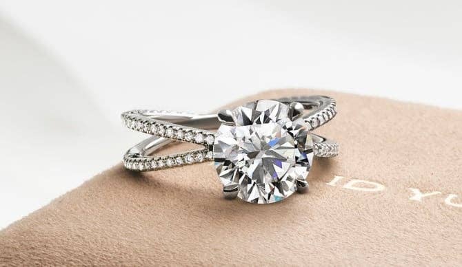 Découvrez l’univers du mariage par David Yurman.