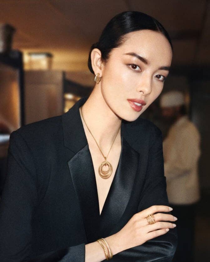 Fei Fei Sun porte des bijoux David Yurman Crossover.