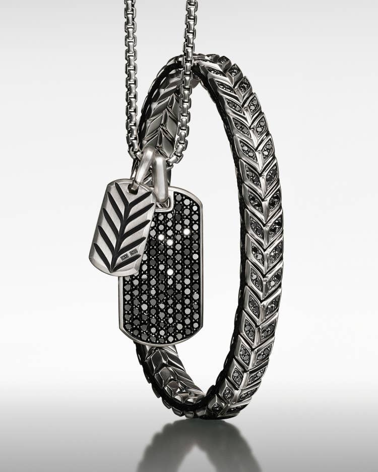 Médailles et bracelet David Yurman Chevron.