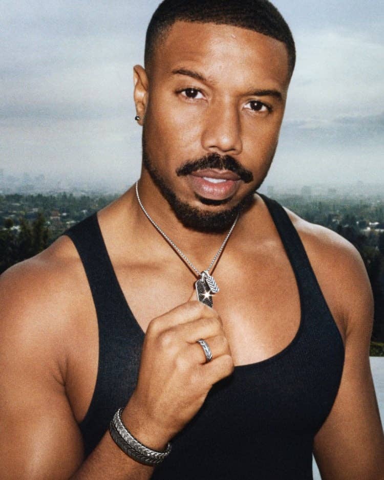 Michael B. Jordan portant des bijoux David Yurman Chevron.