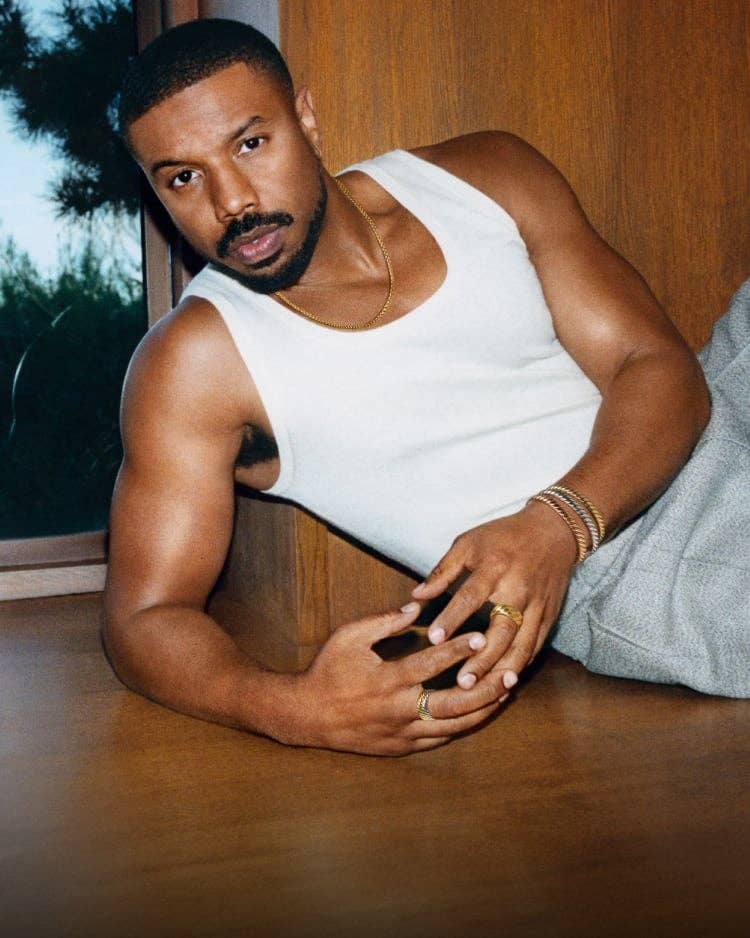 Michael B. Jordan dans la campagne Sculpted Cable de David Yurman.